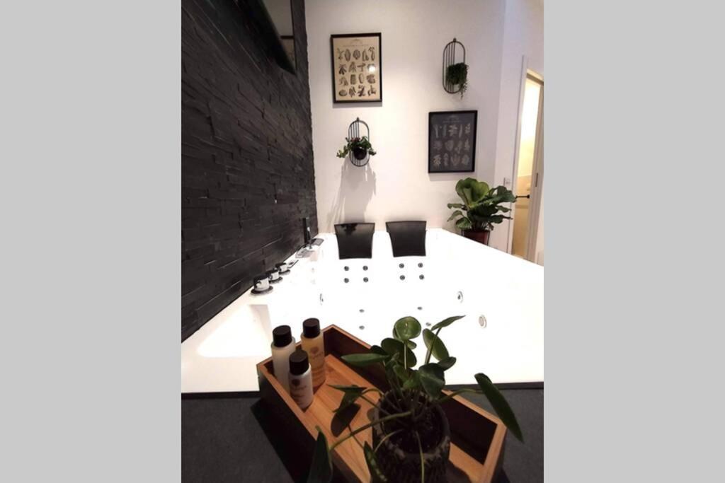 Elegante Open Space Con Vasca Idromassaggio A Trastevere 외부 사진