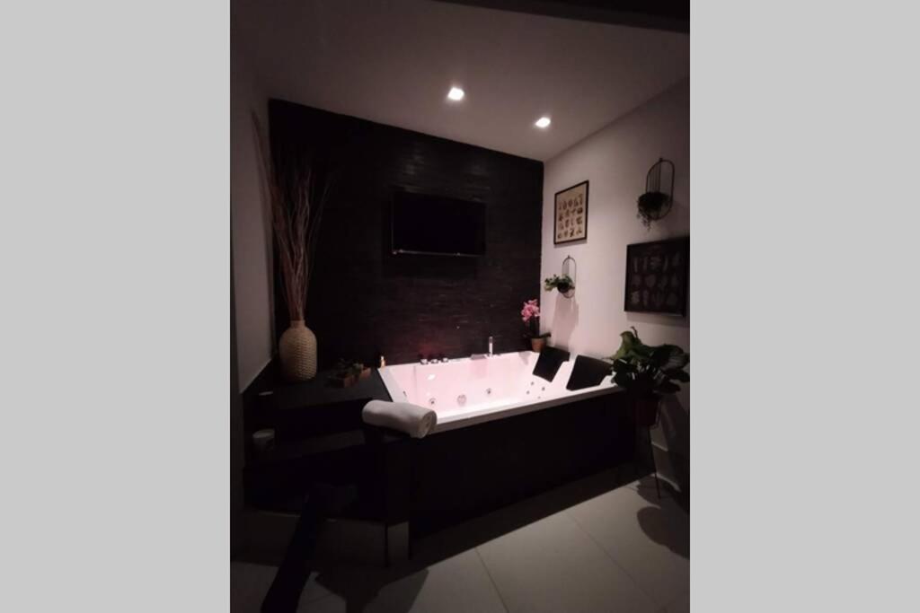 Elegante Open Space Con Vasca Idromassaggio A Trastevere 외부 사진